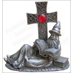 Figurine magicien étain – Magicien allongé lisant au pied d'une croix